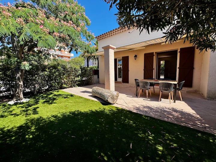 Villa à 2 Min à Pied De La Mer Et Du Centre-ville - Fréjus