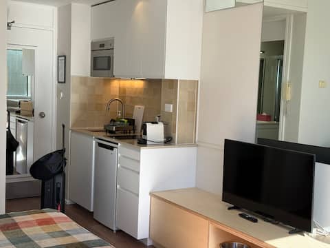 Successful Airbnb property: Harbour views from Potts Point in Elizabeth Bay