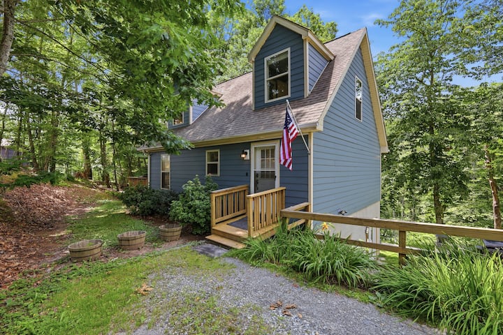 Evergreen Escapehot Tub, Game Room, Sleeps 14 - Banner Elk, NC