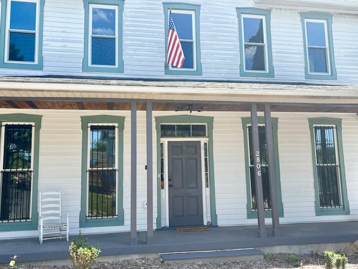 Modern Farmhouse Suite - Baltimore