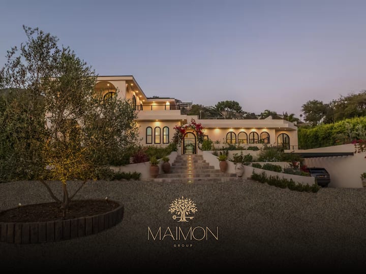 Villa Amara: Designer Malibu Estate W/ Ocean Views - Point Dume, CA