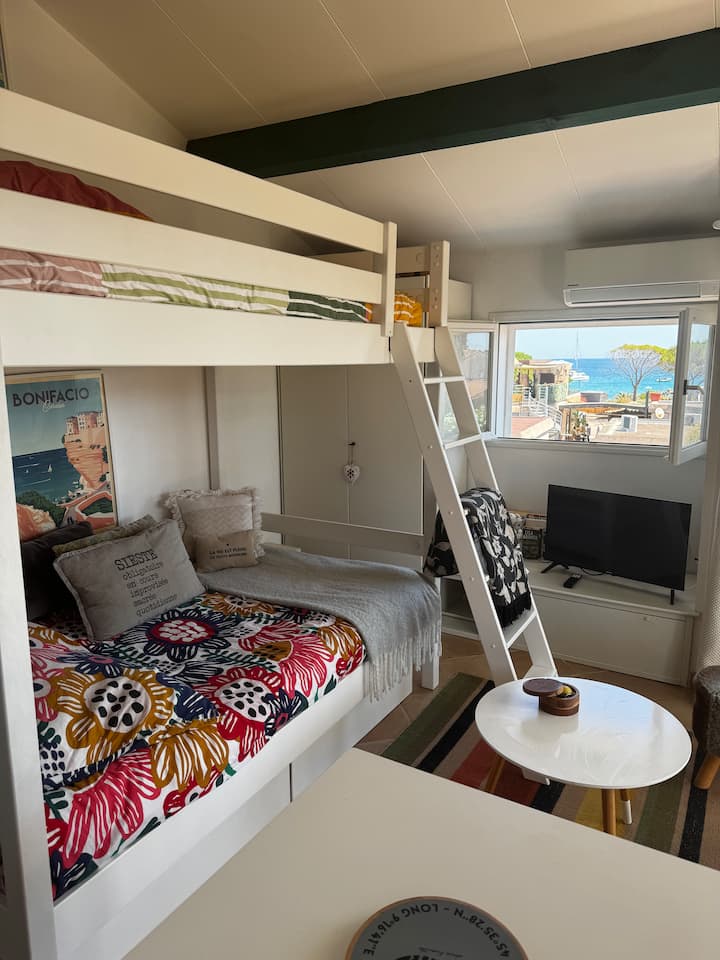 A little slice of paradise by the water - Apartments for Rent in