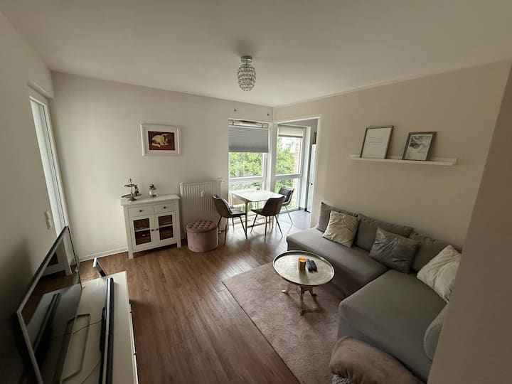 Cozy Apt | 10 Min To Airport | Private Parking - Hamburg