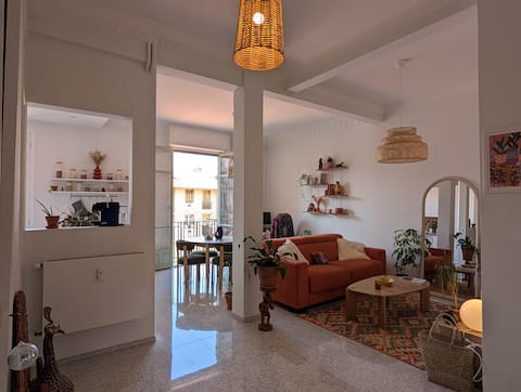 Top performing Airbnb: Cozy and Bright Port of Nice in Nice