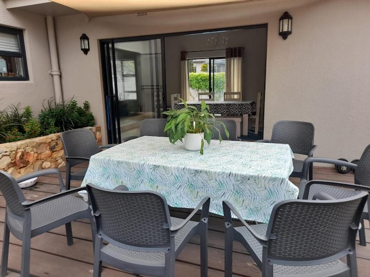 Indoor/outdoor Living For Entertainment And Family - Somerset West