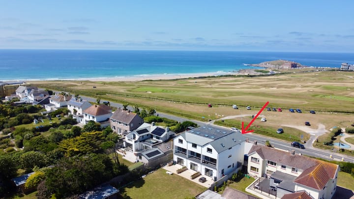 Fistral Sea Views, 3-bed Townhouse & Parking - Newquay