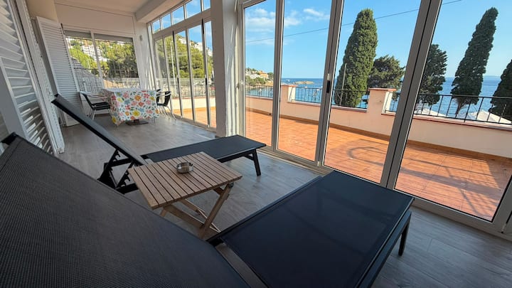 Chez Paquito: Frente Al Mar Con Gran Terraza - Cadaqués