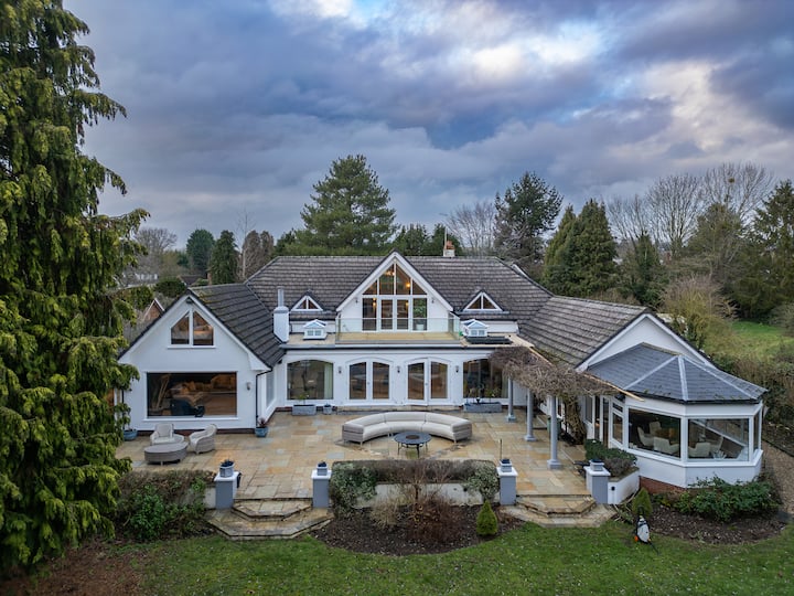 Torr 5br Waterfall Villa | Free Parking | Weekdays - Stratford-upon-Avon