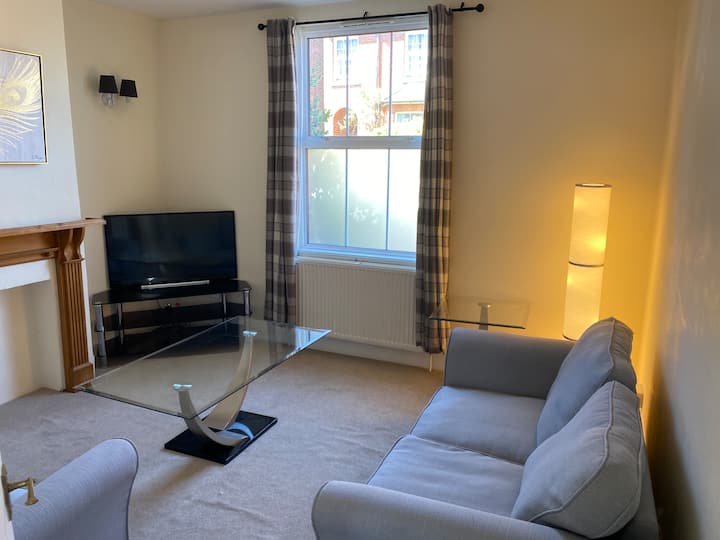 Centrally Located 2 Storey House With Great Views - Guildford