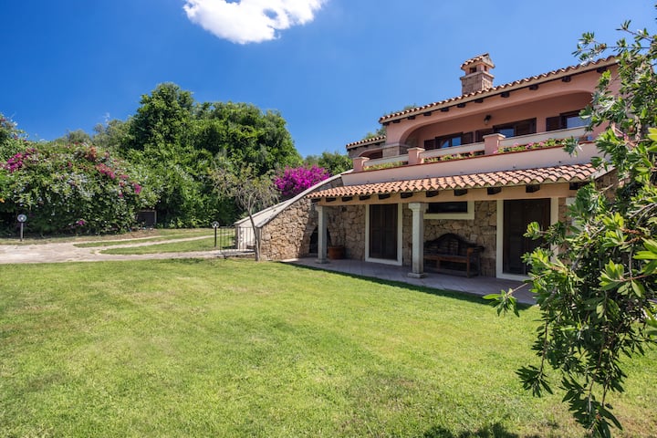 Villa Glicine [Villa Historique Méditerranéenne] - Olbia