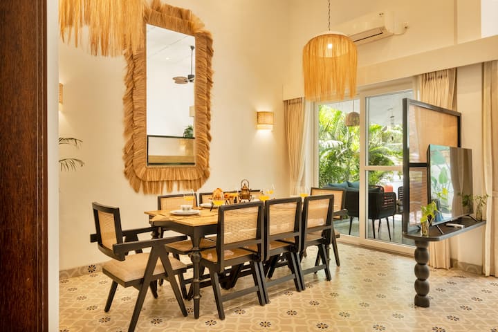 Dining area image 1