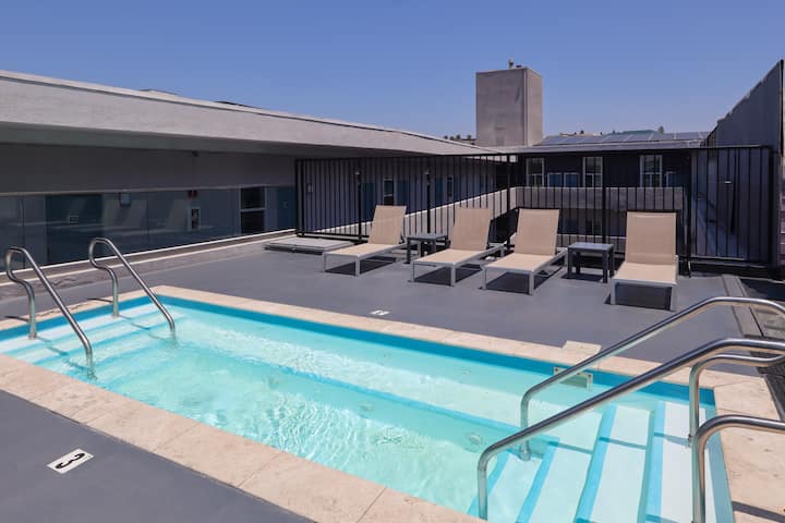 3 Deluxe 2q Units In Little Italy + Rooftop Pool - San Diego