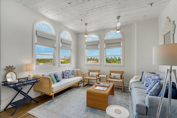 Penthouse Paradise On Palm Beach Island - Palm Beach, FL