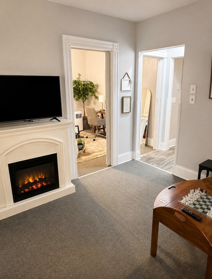 Location! Close To Downtown, Airport, And Metro. - Cleveland, OH