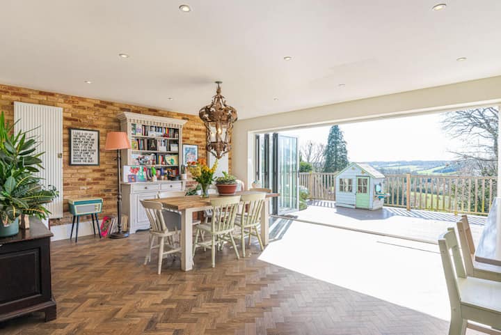 Bromley Retreat: Spacious Townhouse W/parking - Bromley