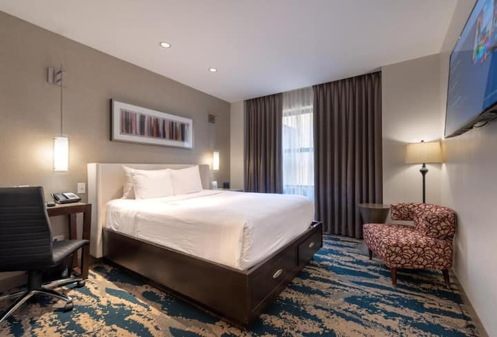 Modern 2-unit Stay | Near Chicago Riverwalk - Chicago, IL