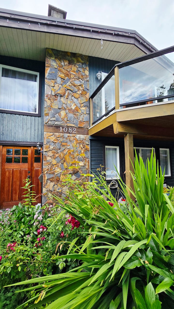 Serene Nature Retreat Near Capilano & Grouse Mtn - North Vancouver