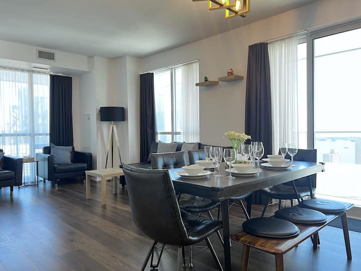 Luxury Cn Tower View, 2br, 2bath, Free Parking - Toronto