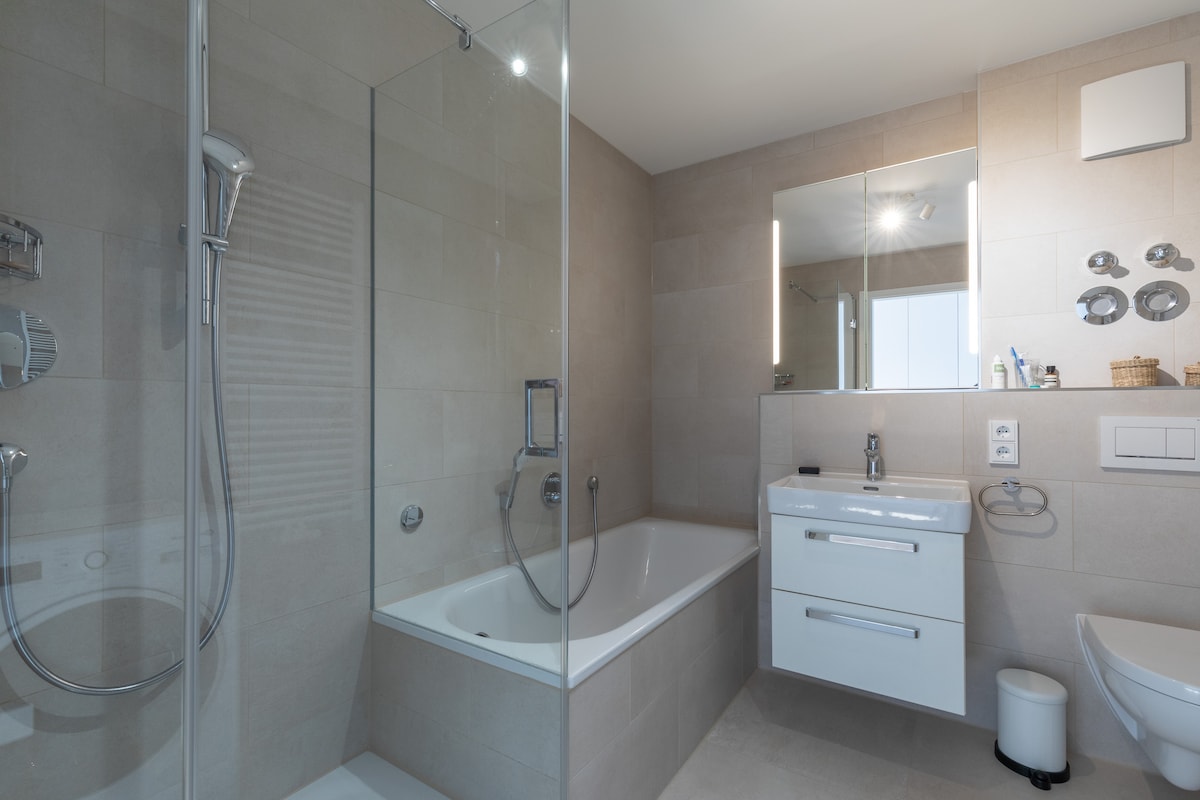 2 bedroom apartment with balcony in the center of Munich