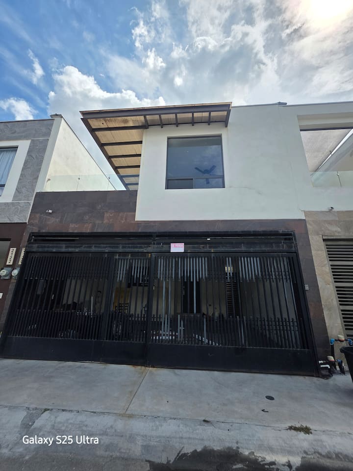 Casa A 15 Km Cintermex Fundidora 16 Km Aeropuerto - Guadalupe, Mexico