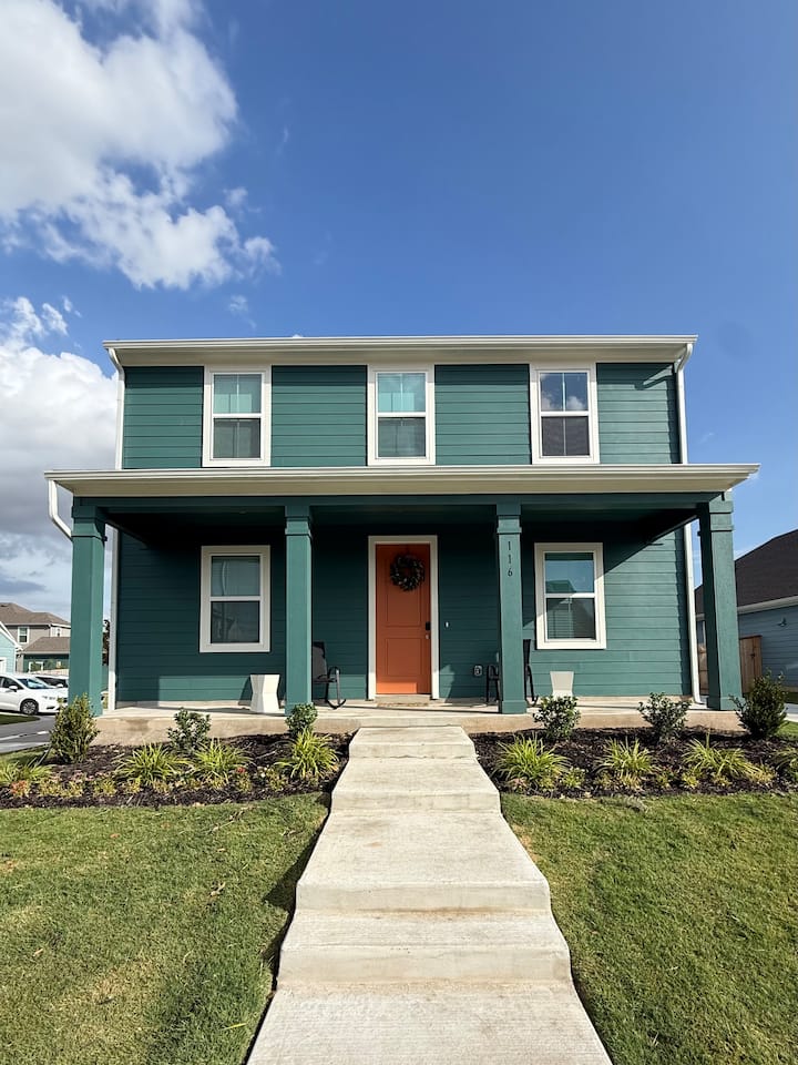 Business Haven In Taylor- 6 Beds 3.5 Baths - Taylor, TX