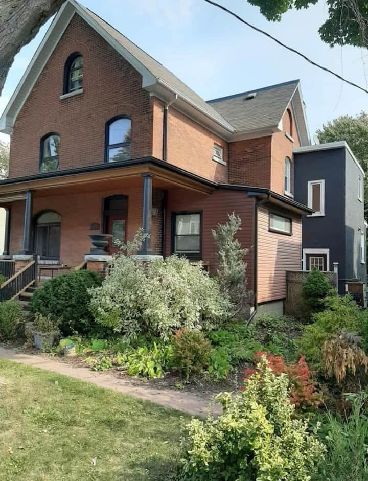 Central 3 Bedroom Apartment - Kingston