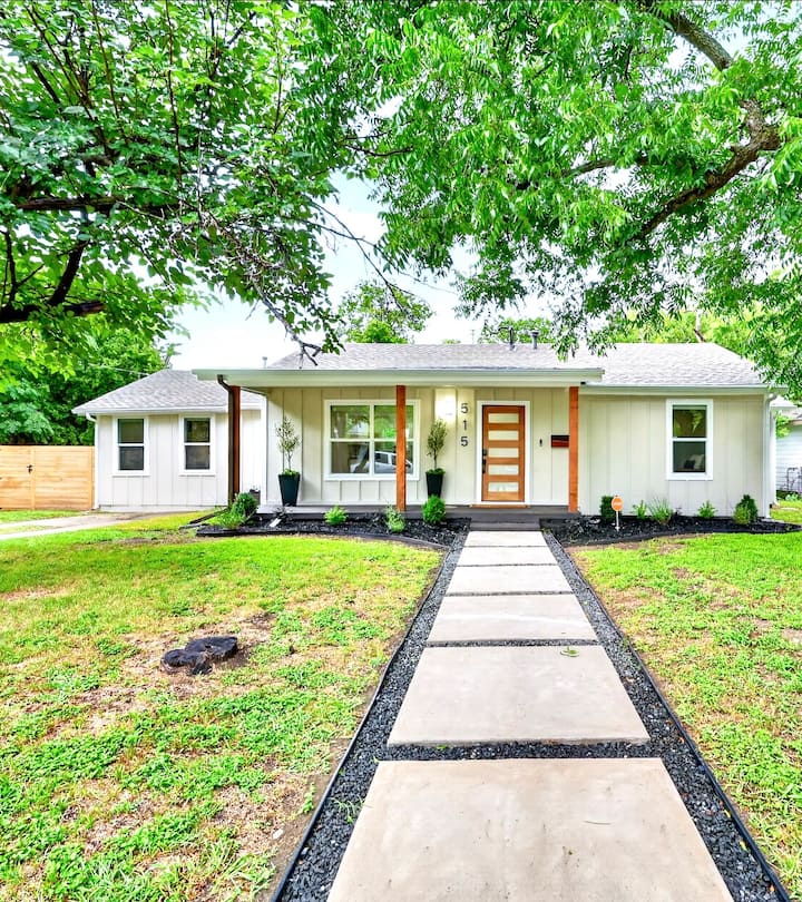 The 515 | Executive Retreat In Downtown Mansfield - Mansfield, TX