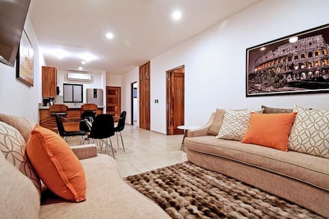 Top Airbnb: Luxury Condo · Sea Views · Walk to Malecón in La Paz