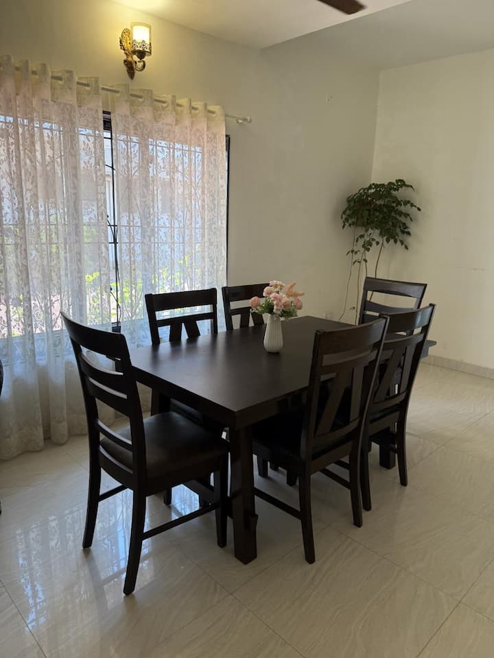 Dining area image 1
