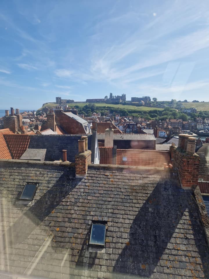 Stunning 2 Bedroom Apartment - Whitby