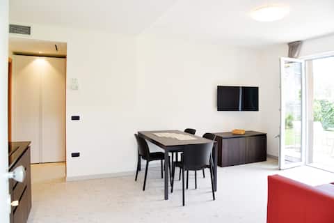 Proprietà Airbnb di successo: Three-bedroom apartment with garden and mountain view a Riva Del Garda