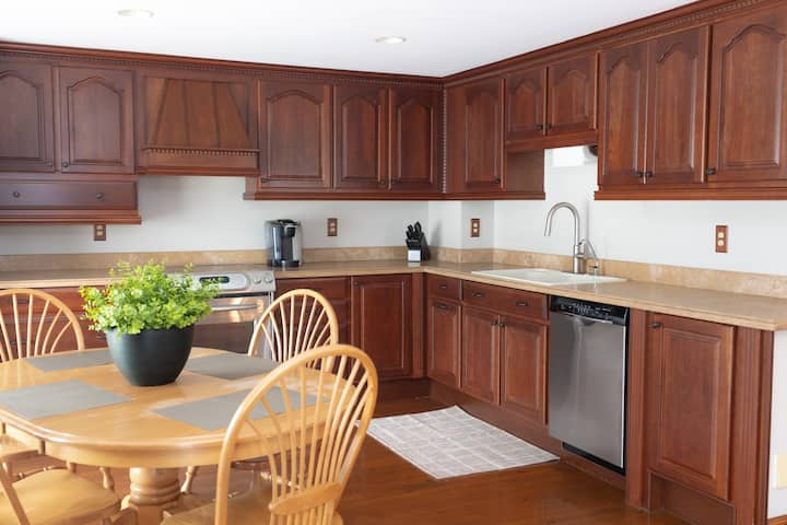 Downtown Barrie Loft| Self Check-in | Free Parking - Barrie
