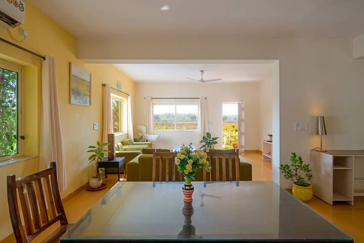 Dining area image 1