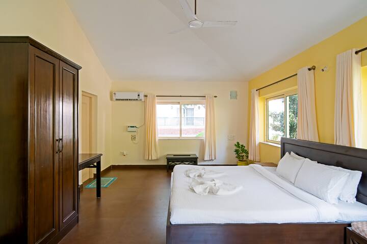 Bedroom 5 image 1
