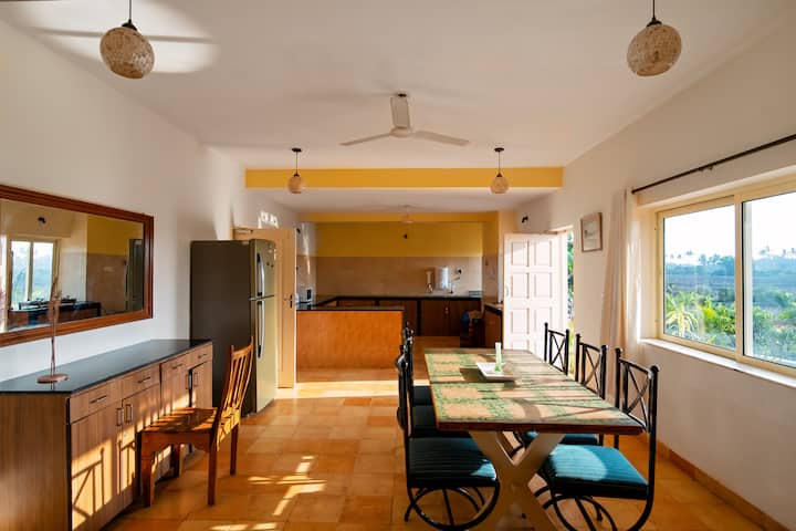 Dining area image 2