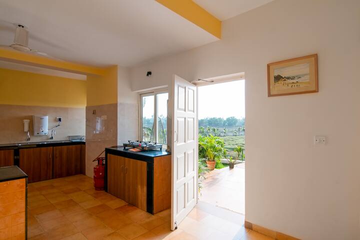 Full kitchen image 1