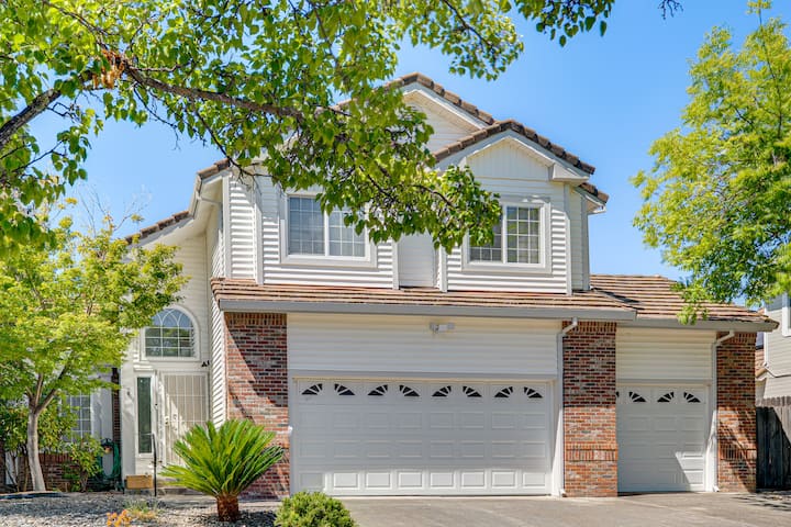Near Travis Afb & Napa Valley! Family Home W/ Yard - Fairfield, CA