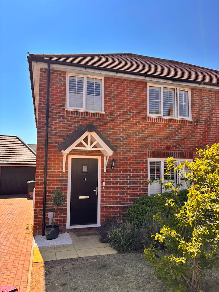 Spacious 3 Bedroom Home Just 1 Mile From Goodwood - Chichester