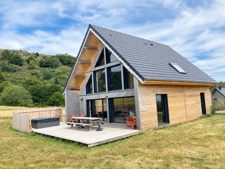 Vue Sur La Vallée De Chaudefour Avec Jacuzzi - Puy de Sancy