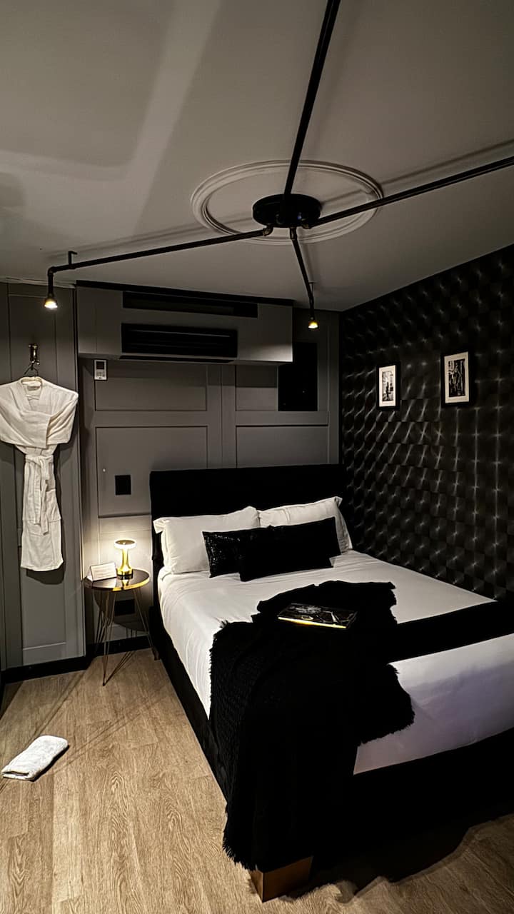 Bright Comfort Room - Provenza Zone - Medellín, Colombia