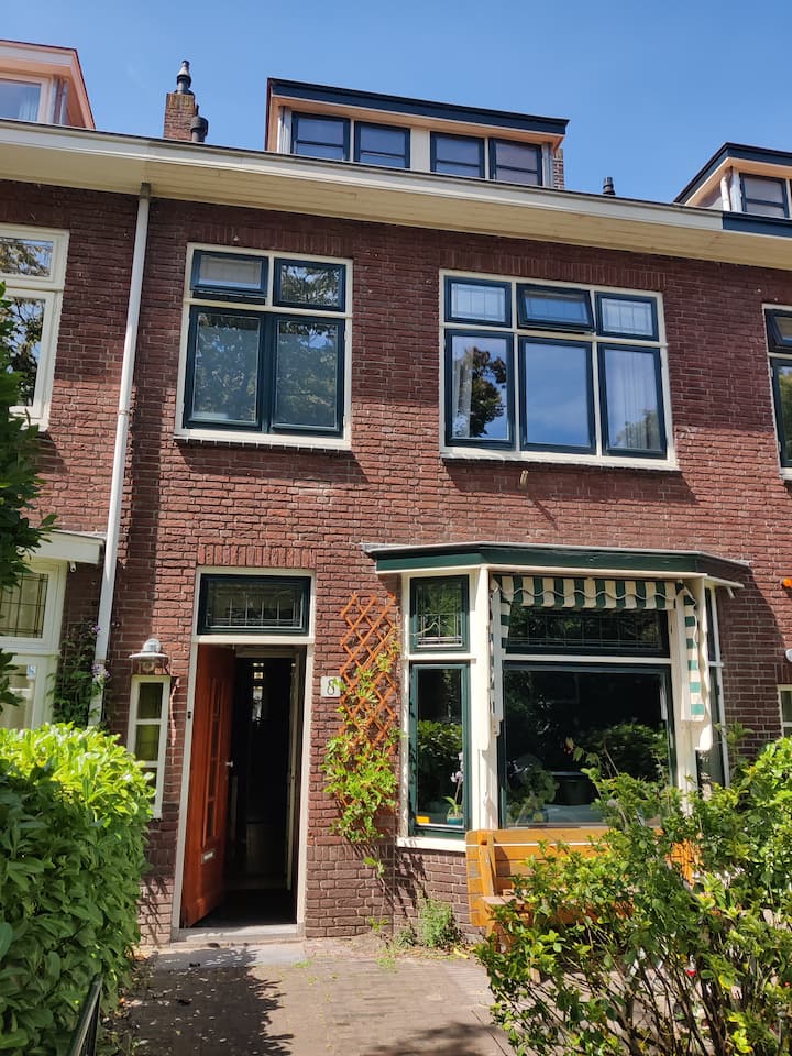 Mooi Gezinshuis In Leiden Met Zonnige Tuin - Leiden