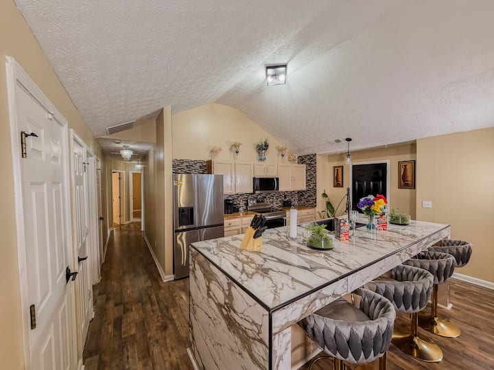 3br Atlanta Airport Home | Pet Friendly + Parking - Fairburn, GA