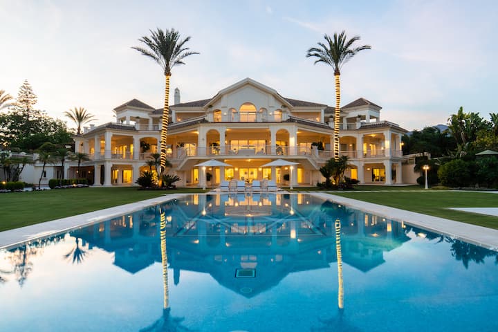Villa Mary - Beachfront Villa On Golden Mile - Marbella