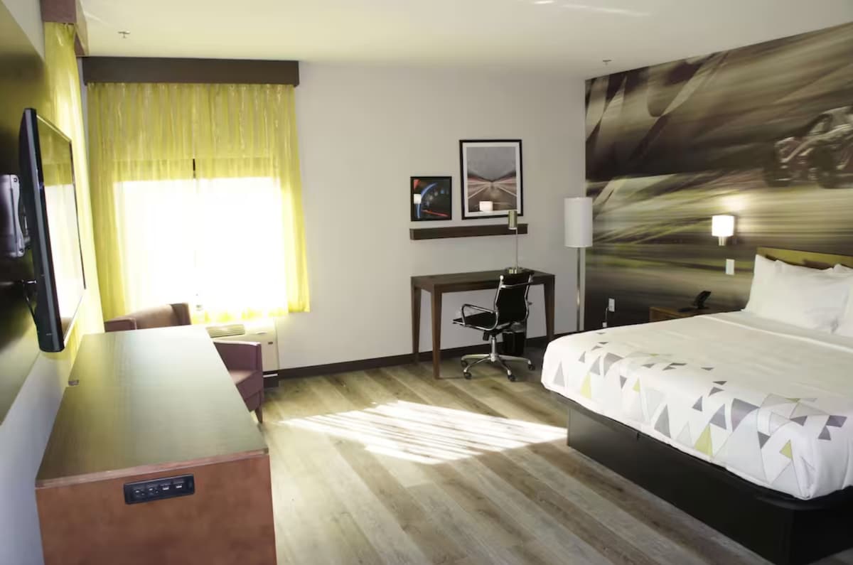 King | La Quinta Braselton | Near the Raceway