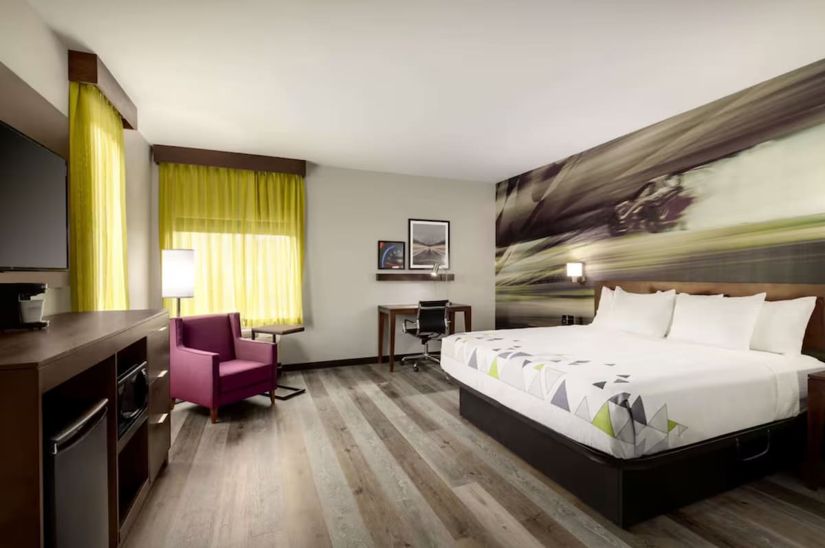 King | La Quinta Braselton | Near the Raceway