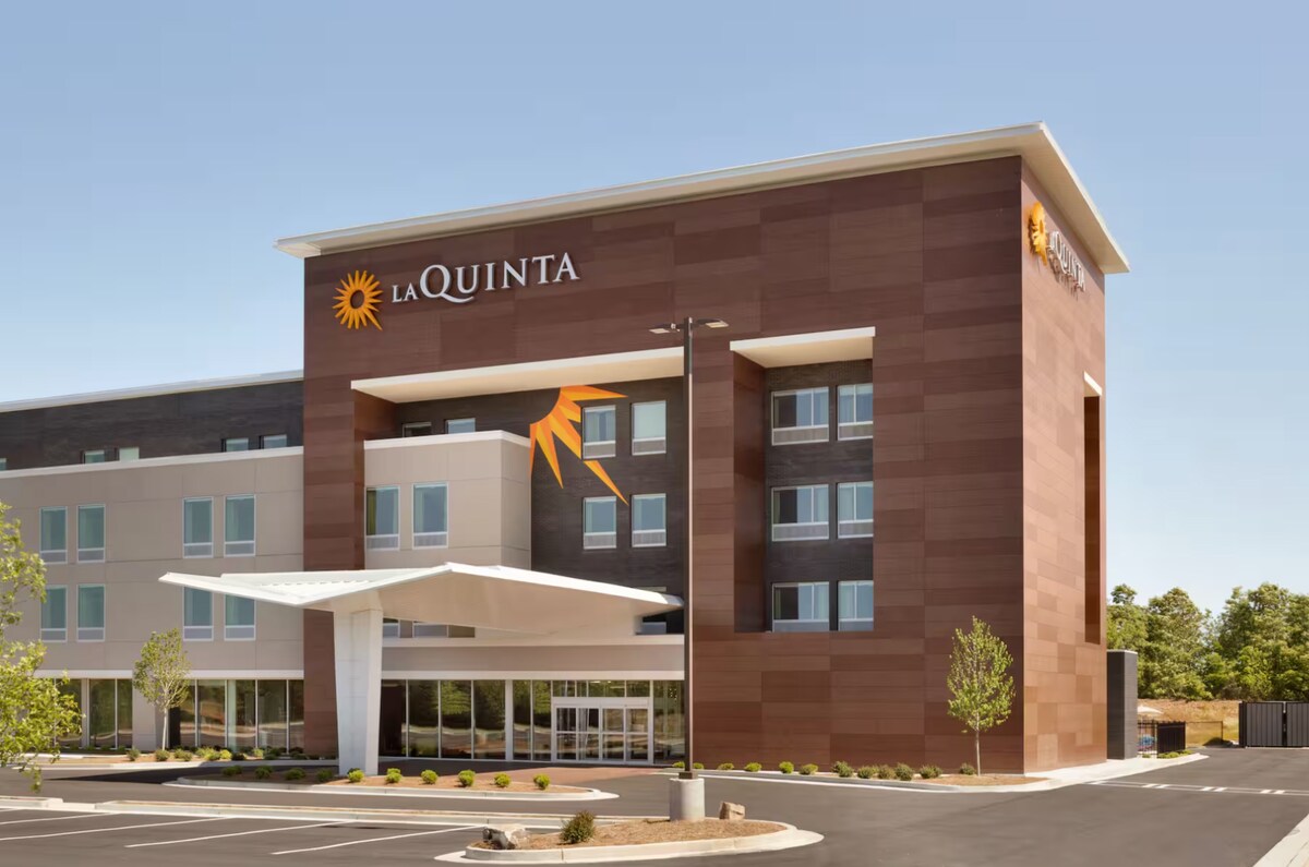 King | La Quinta Braselton | Near the Raceway