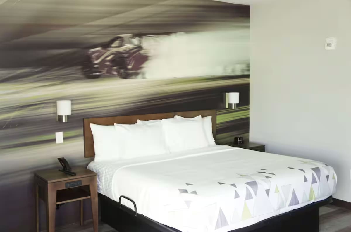 King | La Quinta Braselton | Near the Raceway