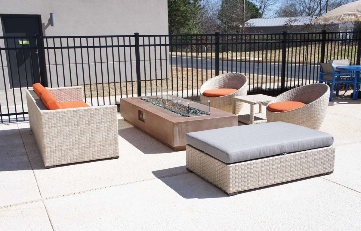 La Quinta Braselton | Business King | Pet Friendly