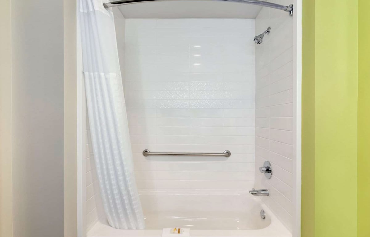 La Quinta Braselton | Business King | Pet Friendly