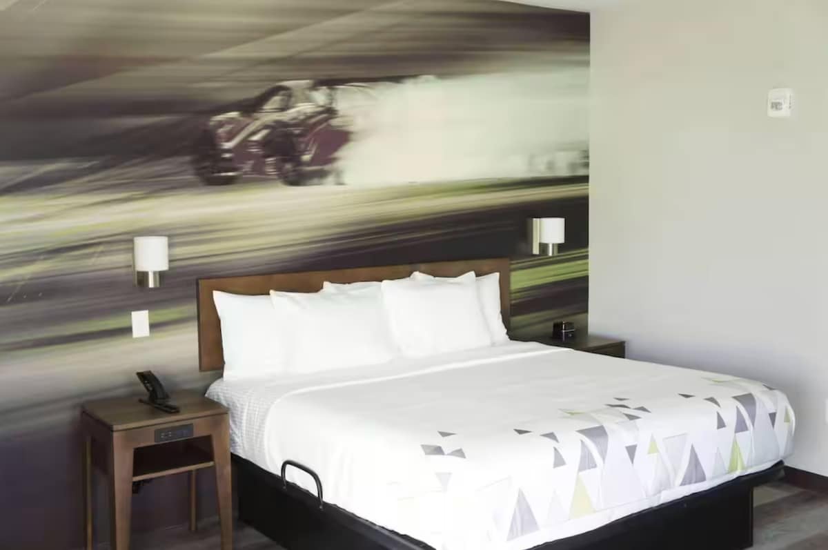 Business King | La Quinta Braselton | Outdoor Pool